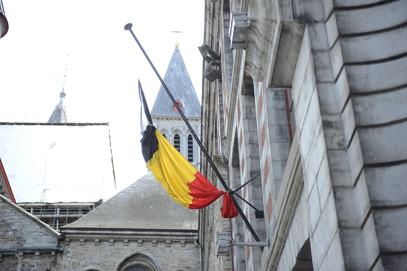 032316 Attentats de Bruxelles Drapeau en berne
