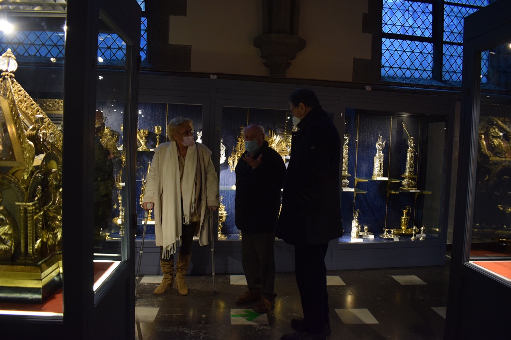 Visite de Mgr Cosijns Cathedrale de Tournai 2