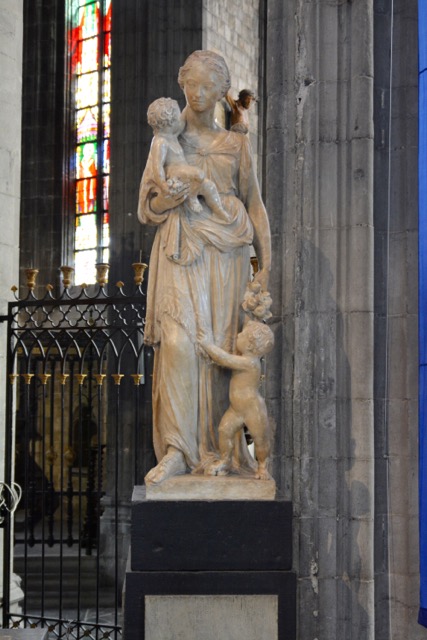 14 La Charite Statue Collegiale Ste Waudru Mons