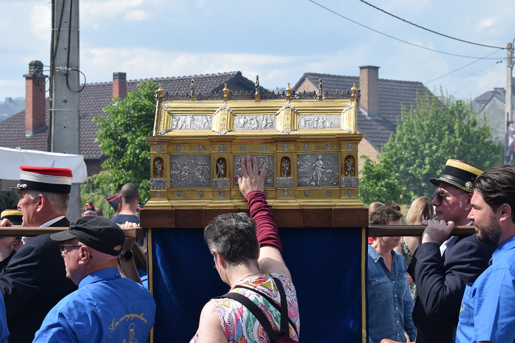 Tambours et soleil pour fêter sainte Rolende