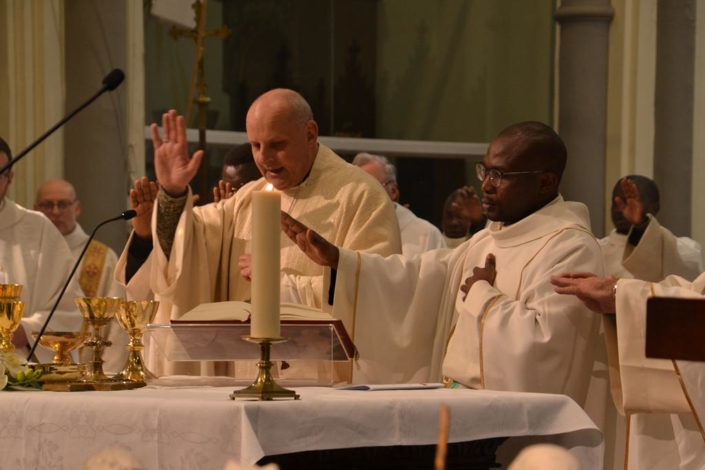 2026 01 04 – Ordination presbytérale d’Etienne-Marie Bahati (Herseaux) (39)