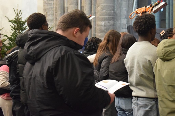 24 01 2026 – Rencontre des catéchumènes ados avec Mgr Rossignol (Tournai) (13)