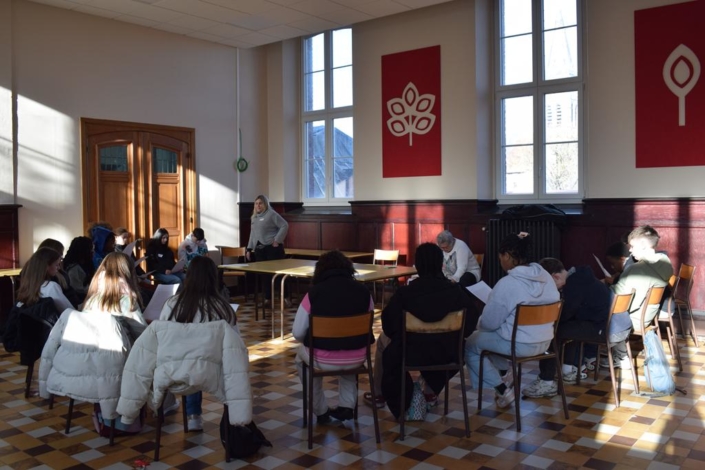 24 01 2026 – Rencontre des catéchumènes ados avec Mgr Rossignol (Tournai) (8)