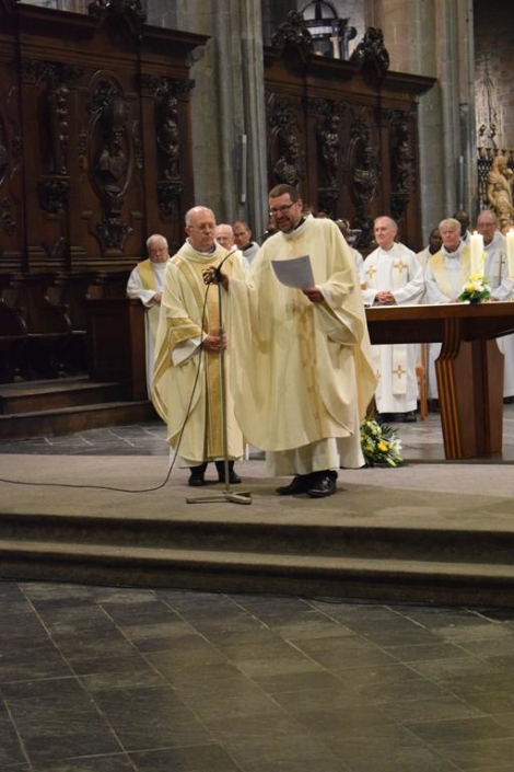 13 09 2026 – Installation de l’abbé Lorette (Collégiale Sainte-Waudru) (12)