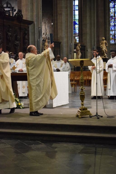 13 09 2026 – Installation de l’abbé Lorette (Collégiale Sainte-Waudru) (16)